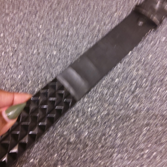 Men's Black Pyramid Studded Belt - Picture 2 of 7